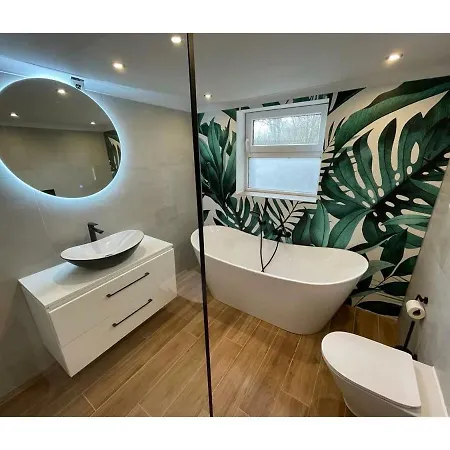 别墅 Stylish With Heated Indoor Pool