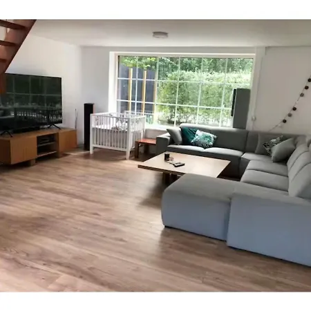 Stylish With Heated Indoor Pool 别墅