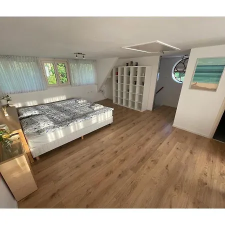 Stylish With Heated Indoor Pool 海勒武特斯莱斯