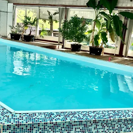 别墅 Stylish With Heated Indoor Pool 海勒武特斯莱斯